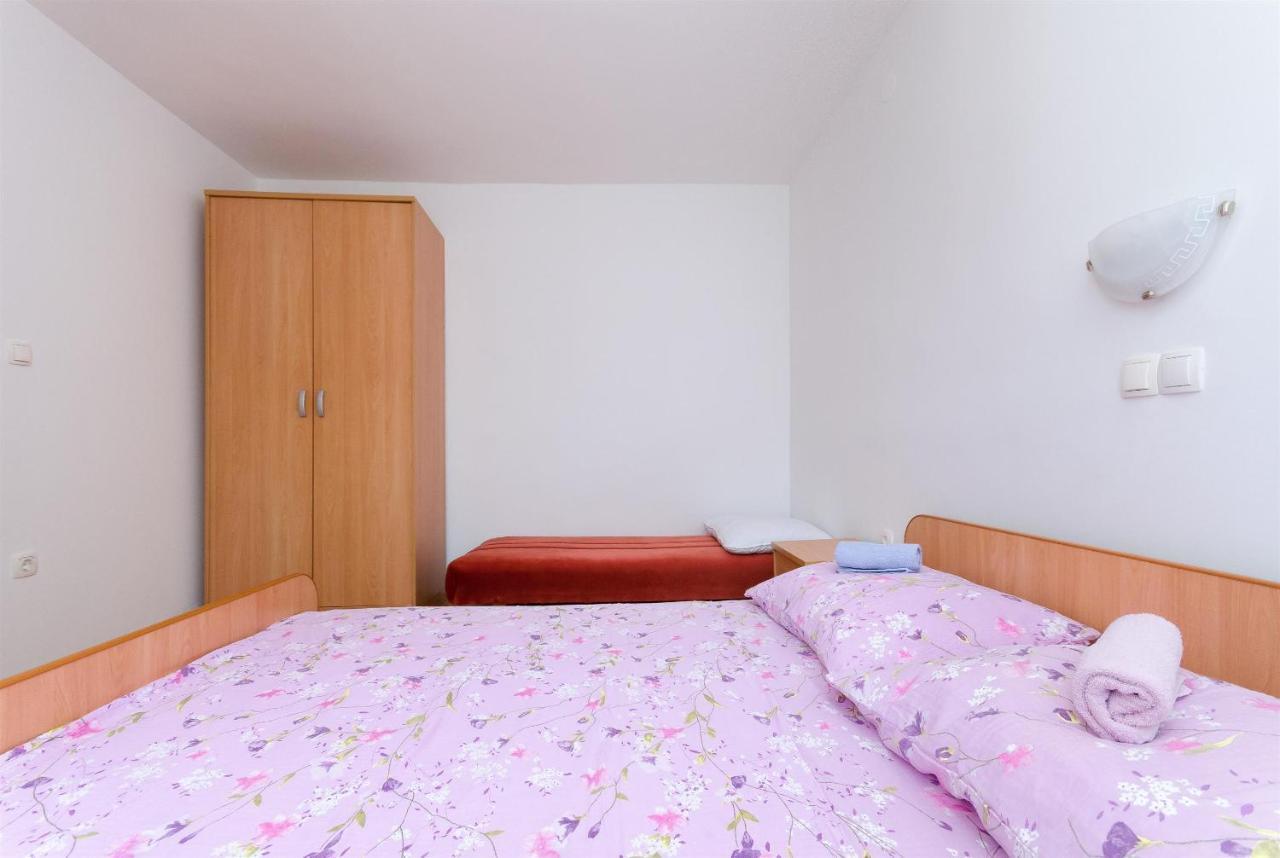 Apartments Ester Lopar Exterior photo