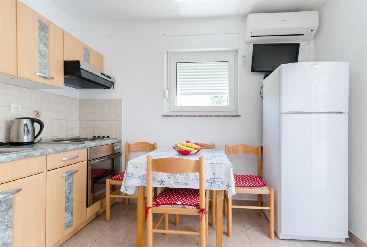 Apartments Ester Lopar Exterior photo
