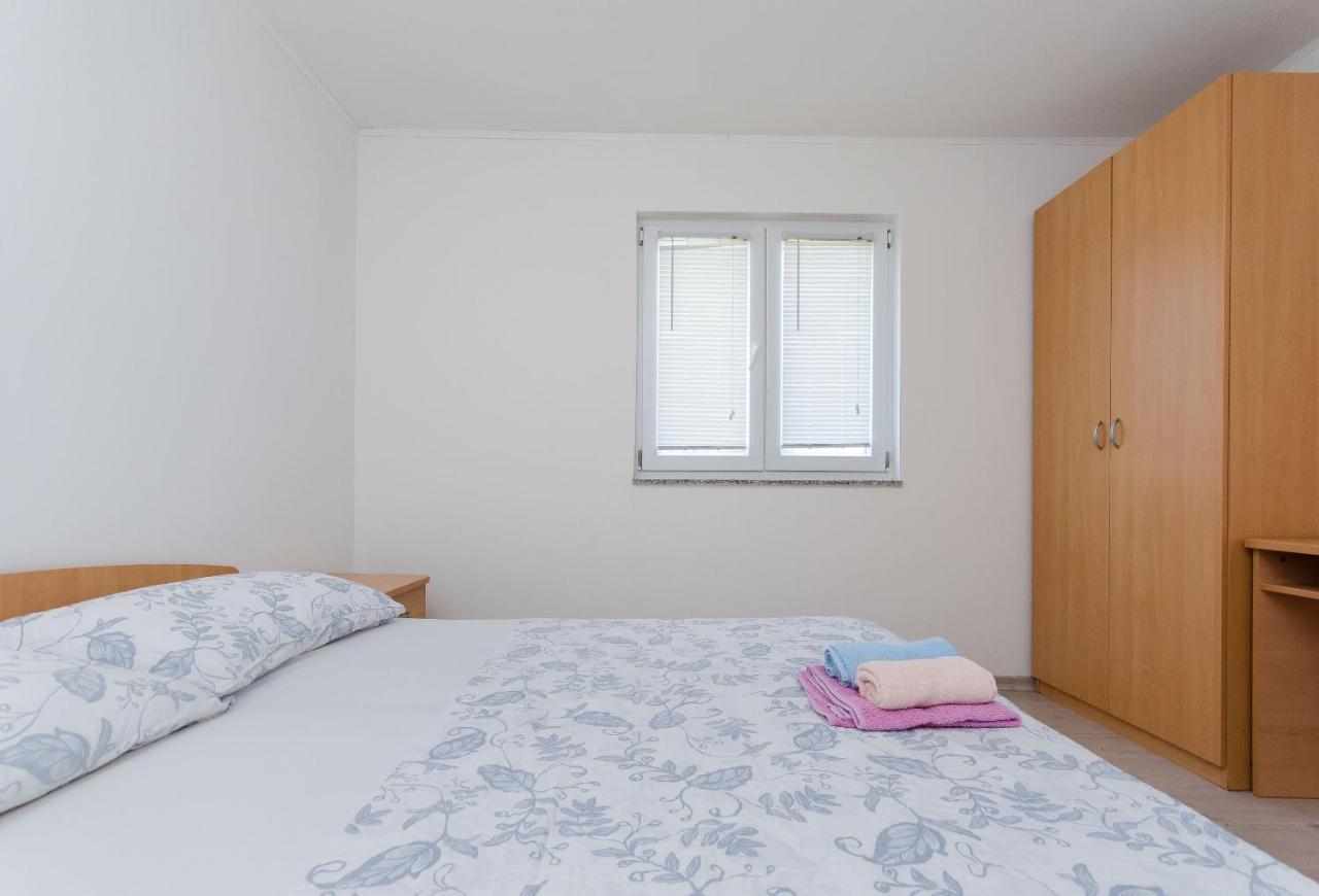 Apartments Ester Lopar Exterior photo