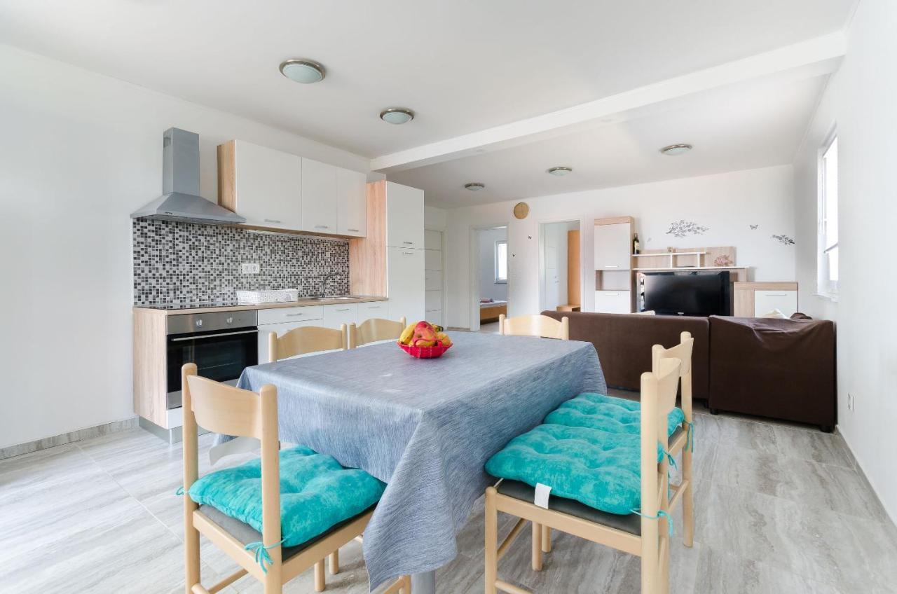 Apartments Ester Lopar Exterior photo