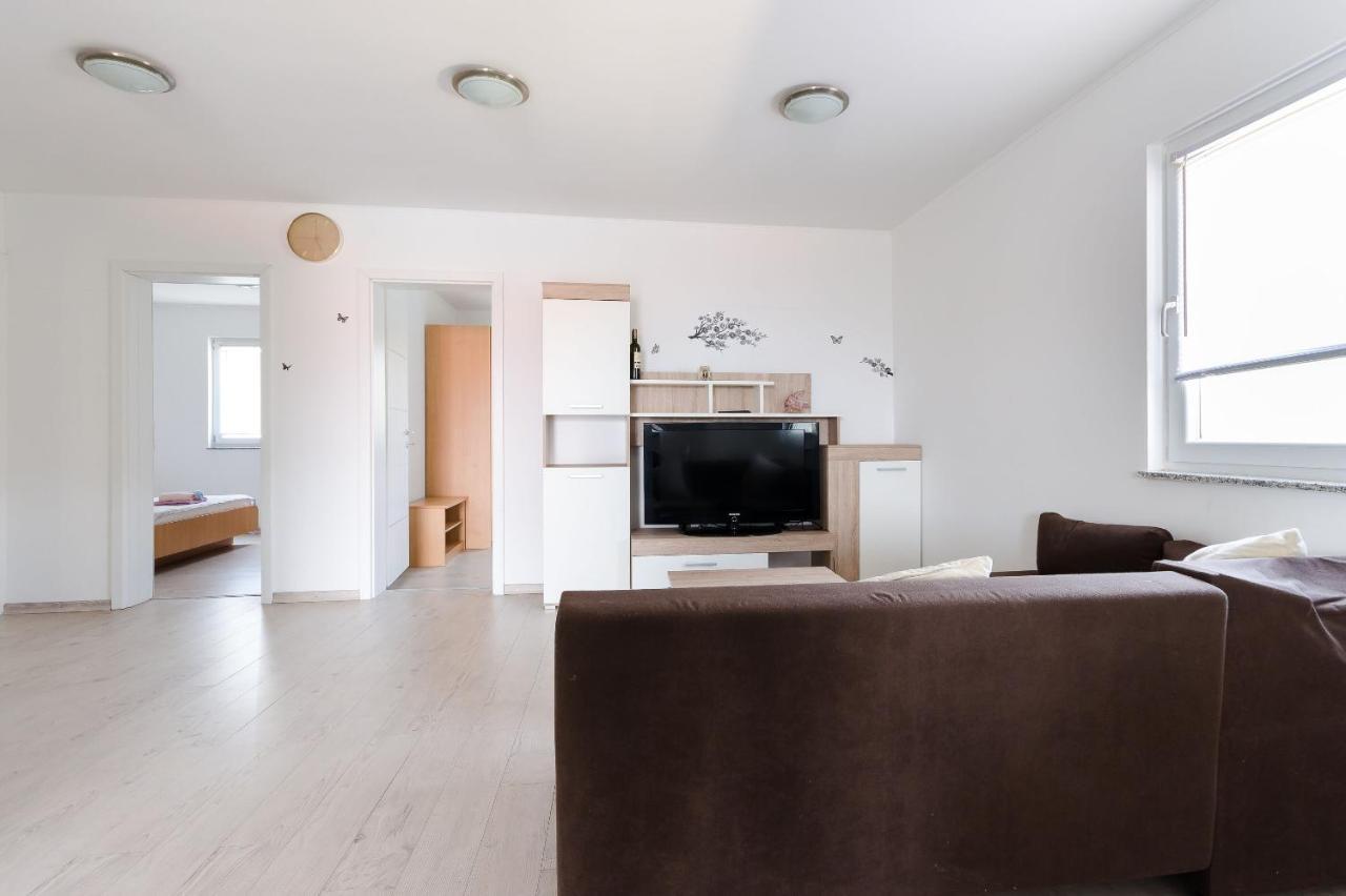 Apartments Ester Lopar Exterior photo