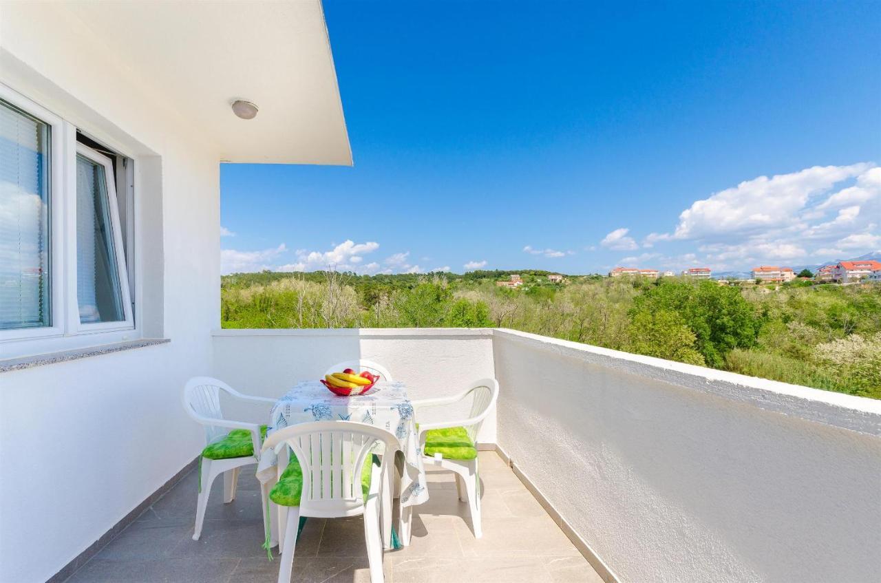 Apartments Ester Lopar Exterior photo