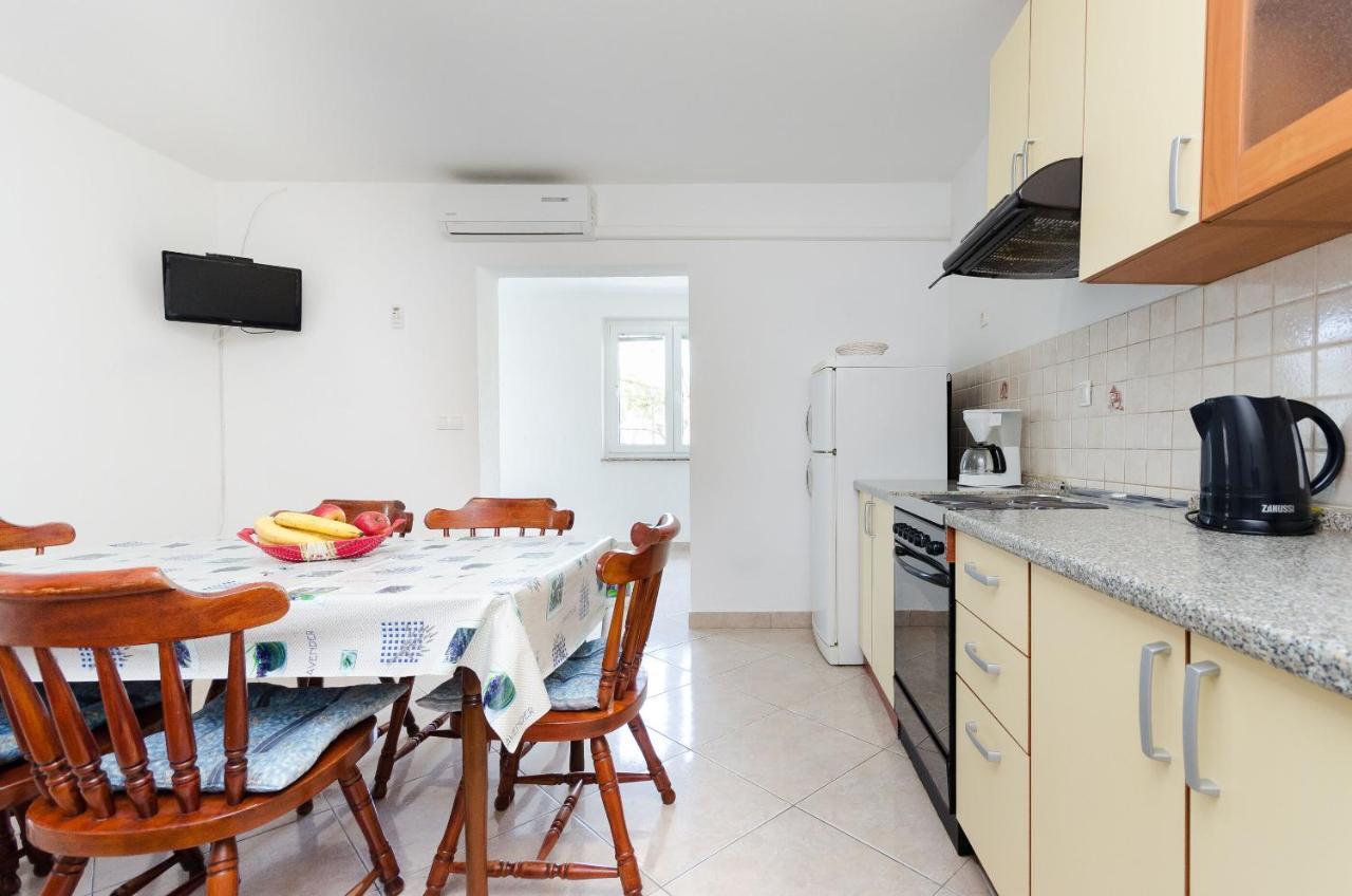 Apartments Ester Lopar Exterior photo